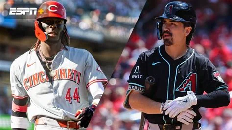 Arizona Wildcats Stay Perfect, Beat Cincinnati 78-71