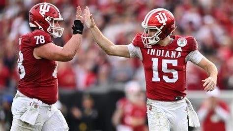 Hoosiers Lead 10-0 Over Hurricanes in CFP Title Clash