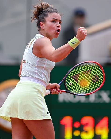 Jasmine Paolini Dominates 6-1, 6-2 – Australian Open 2026 Launch