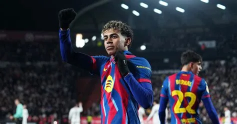 Barcelona Thrash Villarreal 2-0, Tighten Grip on La Liga Top Spot