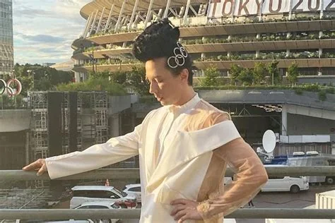 Johnny Weir Shines at 2026 Closing Ceremony – NBC Analyst