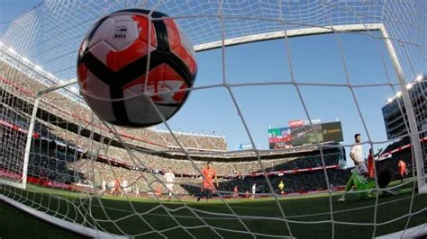 Mexico Beats Iceland 2-0: Defensive Masterclass for 2026 WC