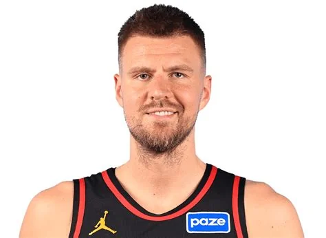 Warriors Get Porzingis – 7‑Foot Stretch Four for 2026