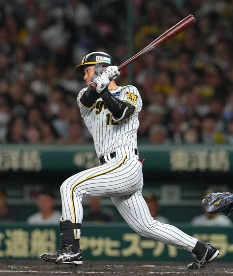 Sakamoto Leads Japan’s Catcher Charge with 2 Hits
